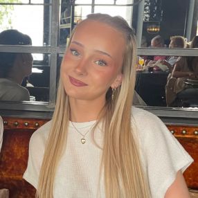 Tiril, Barnevakt i Hommersåk