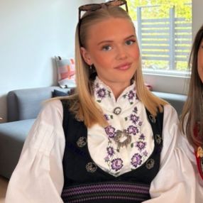 Isabella, Barnevakt i Færder