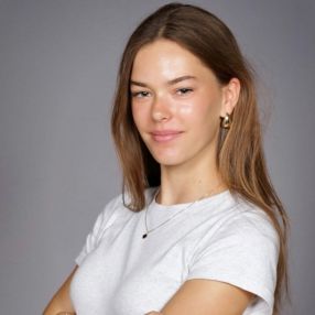 Nila, Babysitter in Akershus