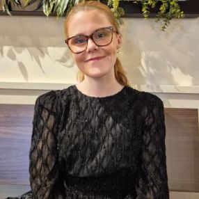 Julie, Barnevakt i Halden