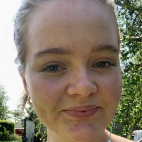 Agnes, Barnevakt i Ås