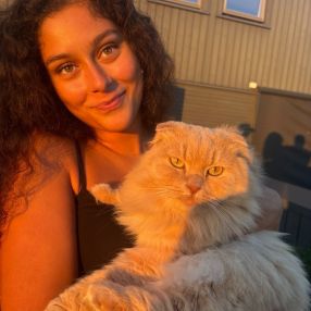 Mina, Babysitter in Ås