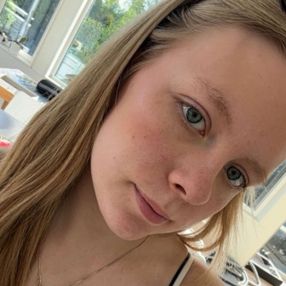 Julie, Barnevakt i Lommedalen