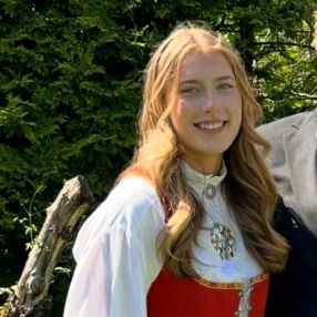Nora, Barnevakt i Bø