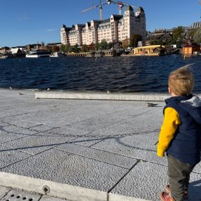 Claire, Familie i Lillestrøm