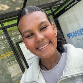 Bethelhem, Babysitter in Sandvika