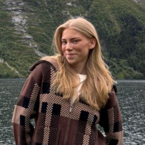 Aurora Jørgensen, Barnevakt i Ålesund