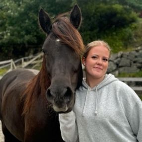 Ella, Barnevakt i Florø