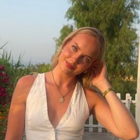 Emma Louise, Barnevakt i Ågotnes