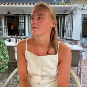 Amalie, Barnevakt i Brumunddal