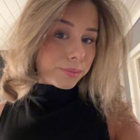Julie, Barnevakt i Ridabu
