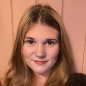 Eline, Babysitter in Hønefoss