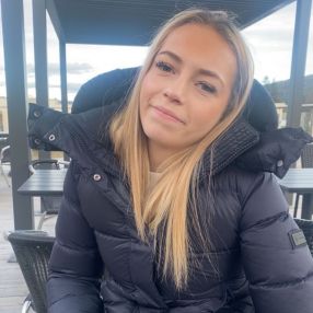 Frida, Barnevakt i Bø