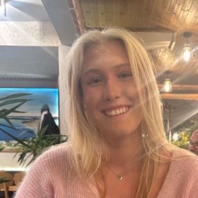 Lilly, Babysitter in Larvik