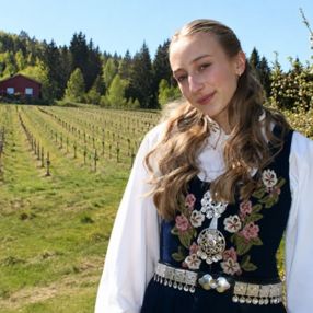 Alma, Barnevakt i Lier