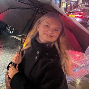 Mari og Sara, Babysitter in Sandvika