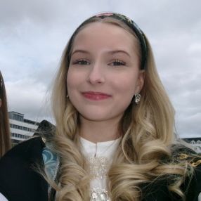 Julia, Barnevakt i Kopervik