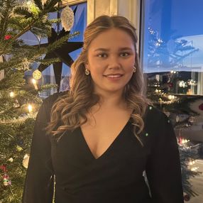 Nilie, Barnevakt i Sande