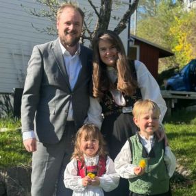 Tobias, Familie i Halden