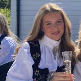 Emily, Barnevakt i Elverum