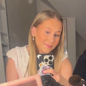 Veronika, Babysitter in Figgjo