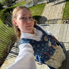 Mathea, Babysitter in Hommelvik