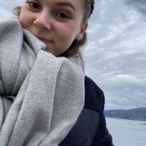 Julianna, Barnevakt i Alver