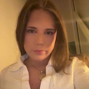 Tindra, Babysitter in Skedsmokorset
