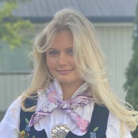 Linnea, Babysitter in Lillehammer