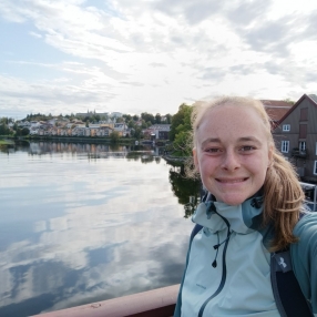 Nadeschka, Babysitter in Levanger
