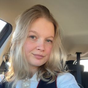 Victoria, Babysitter in Bodø