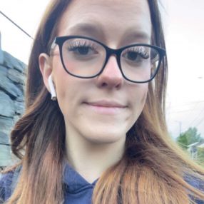 Nelly, Babysitter in Arendal