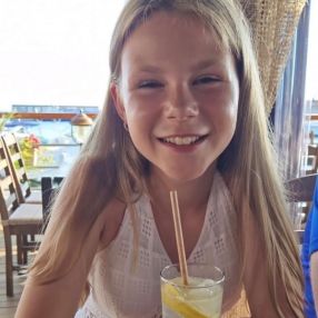 Emilie, Barnevakt i Florø