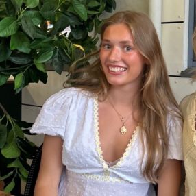 Thea, Barnevakt i Sogndal