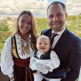 Tomine, Familie i Akershus