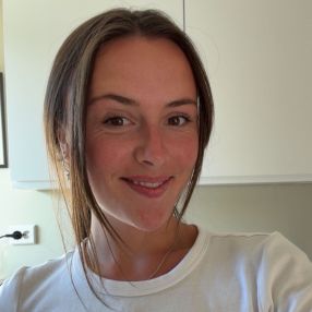 Mathea, Babysitter in Tønsberg