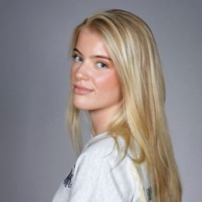 Julia, Barnevakt i Drøbak