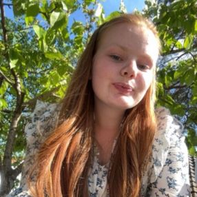 Thea Lie, Barnevakt i Lillesand