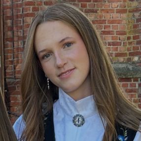 Julie Alice, Barnevakt i Vestby