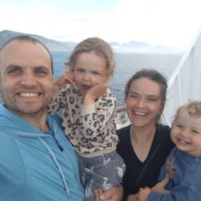 Kari, Familie i Tromsø