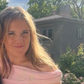 Michelle, Babysitter in Bergen