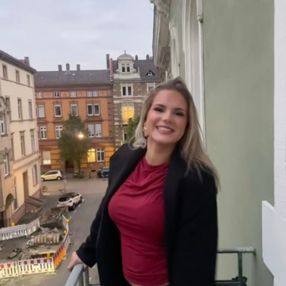 Mari, Barnevakt i Teie
