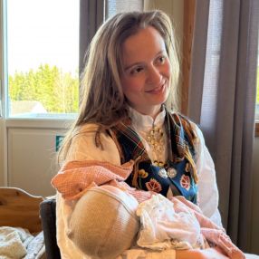 Thea Emilie Pedersen, Barnevakt i Lillestrøm