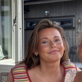 Mia, Babysitter in Stabekk