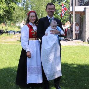 Iselin Holmedal, Family in Akershus