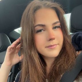 Tindra Emilie, Babysitter in Skedsmokorset
