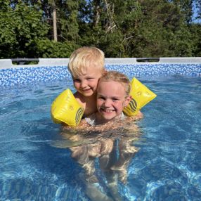 Victoria, Familie i Tvedestrand