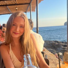 Marie, Barnevakt i Langhus