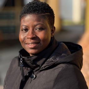 Akosua, Barnevakt i Tananger