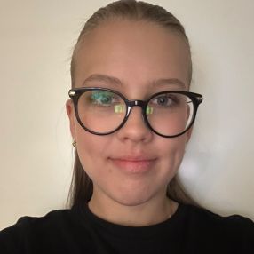 Isabella Lundevold, Barnevakt i Grimstad
